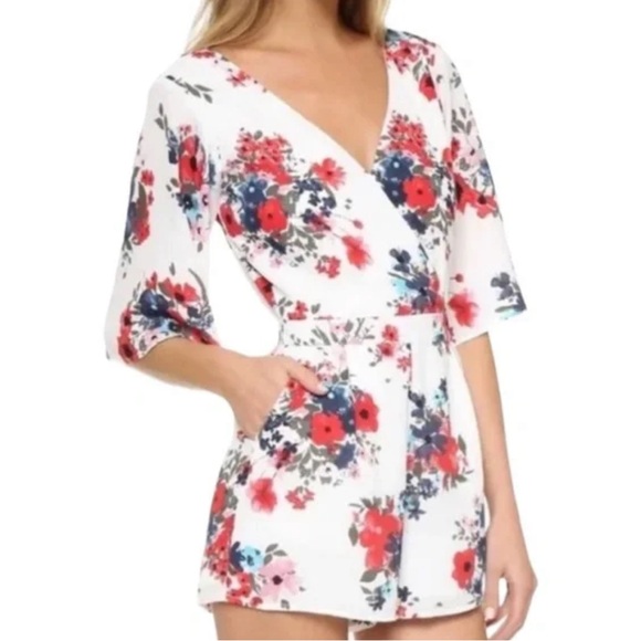 cupcakes and cashmere Floral “Kirei” Romper - Picture 4 of 6